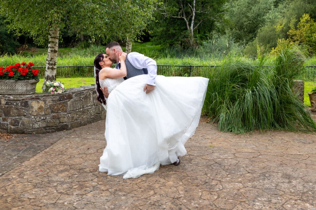Amy & Kevin Kissing at Woodford Garden
